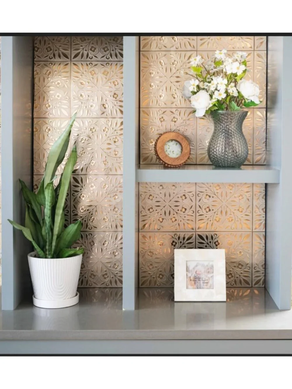Stylish Peel and Stick Wallpaper Tiles - White & Gold Leaf Design, 24-Pack